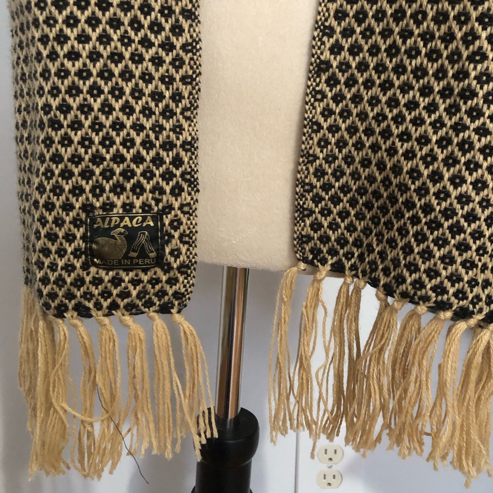 Elegant Black and Tan Scarf - Picture 3 of 5